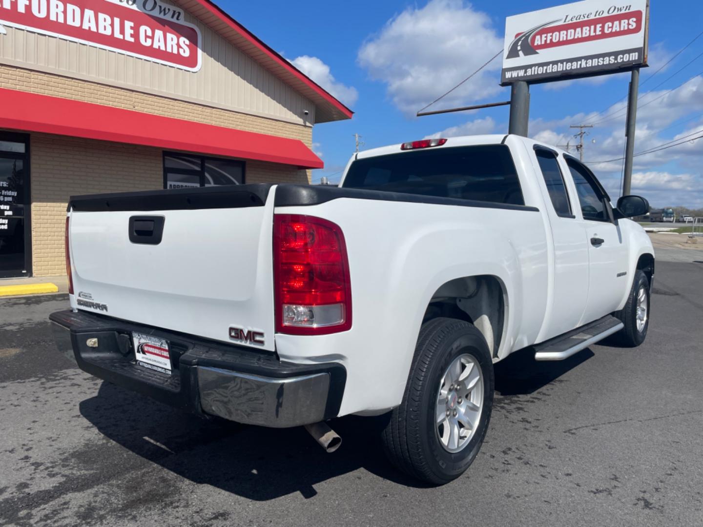 2011 White GMC Sierra 1500 Extended Cab (1GTR1TEX7BZ) with an V6, 4.3 Liter engine, Automatic, 4-Spd w/Overdrive transmission, located at 8008 Warden Rd, Sherwood, AR, 72120, (501) 801-6100, 34.830078, -92.186684 - Photo#6